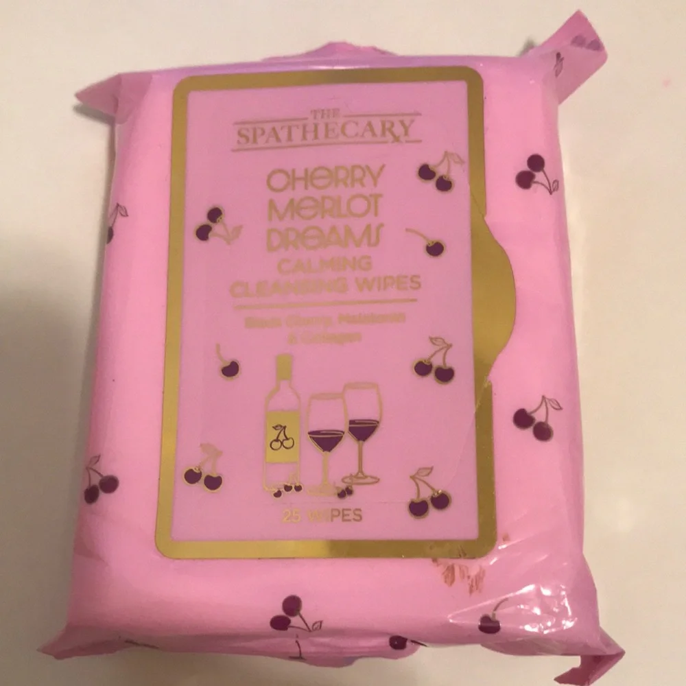 The Spathecary Cherry Merlot Dreams Calming Cleansing Wipes